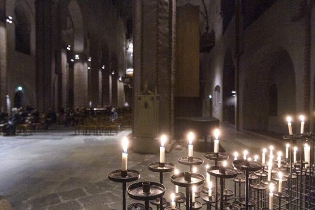 Jos jaloissa on kenkiin sisäänrakennetut nastat, tulee ne riisua kokonaan. 