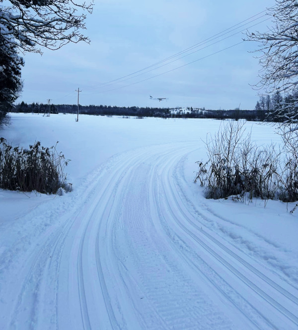 Luontolatu vie Pomponrahkalta latumajalle Moisioon.