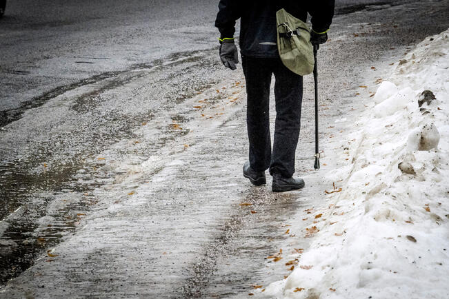 Talven kelit ovat olleet poikkeuksellisia hankalia liukkauden torjunnan kannalta.