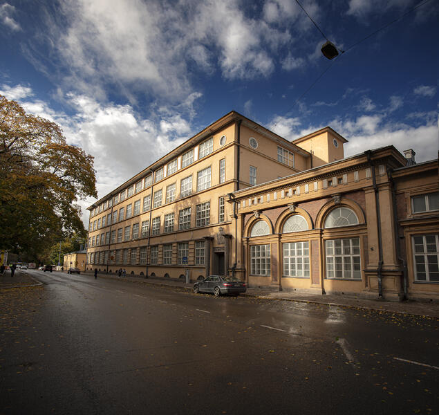 Taiteen talo ja Palokuntarakennus.