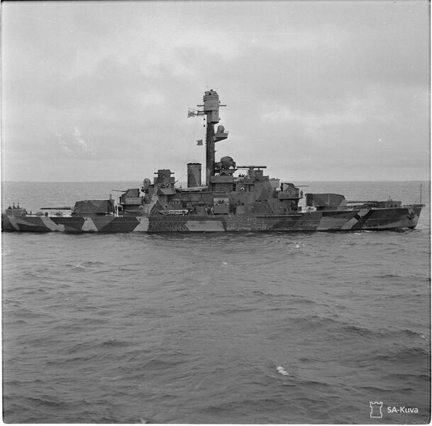 Panssarilaiva Ilmarinen 18. elokuuta vuonna 1941, alle kuukausi ennen uppoamistaan.