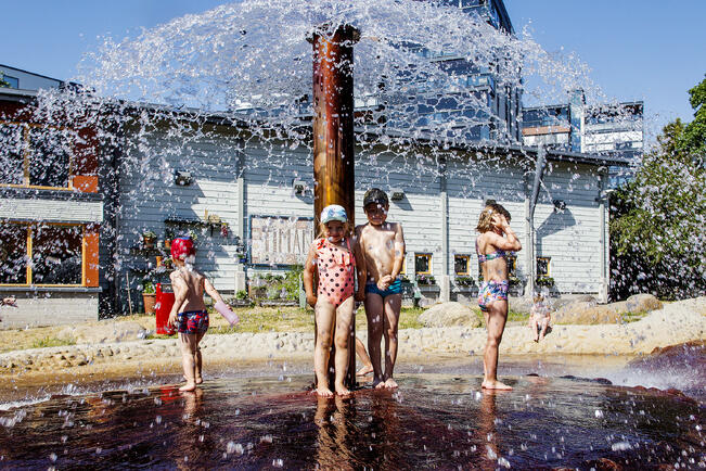 Seikkailupuiston suihkusieni poistettiin käytöstä viime vuonna. Tilalle suunnitellaan uutta vesielementtiä. Kuva on vuodelta 2020. 