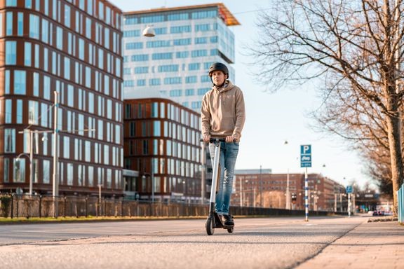 Jos v&#228;lineen nopeus on yli 25 kilometri&#228; tunnissa tai paino on yli 25 kiloa, sille on jatkossa otettava liikennevakuutus.