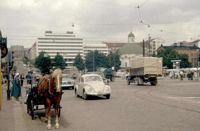 Aurakadun ja Eerikinkadun kulmaus, 1961.