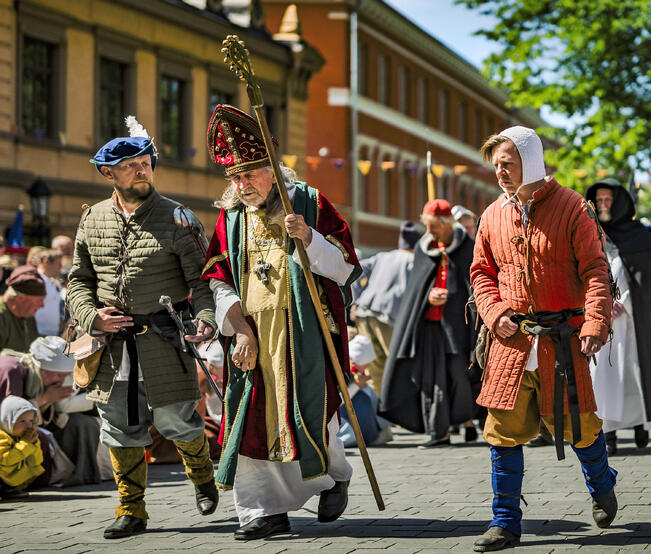 Keskiajan Turku -tapahtuman ulkoilmanäytelmällä on taas uusi käsikirjoitus. Kuva on vuodelta 2017. 