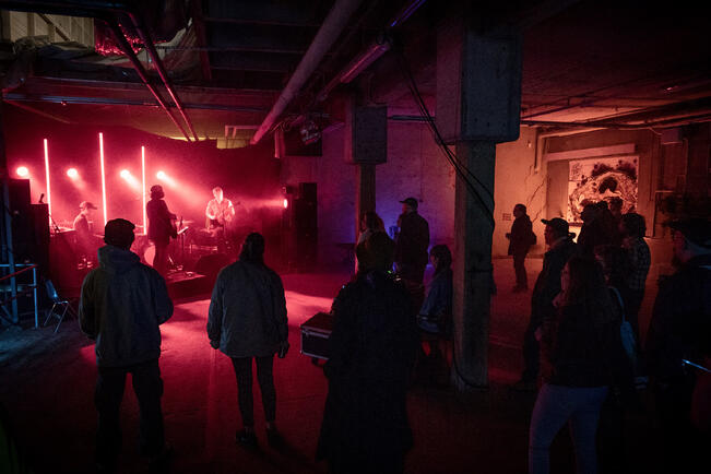 Vanhan kivipainon tehdashalli muunnetaan pop up -yökerhoksi.