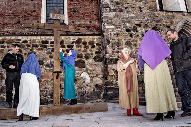 Pääsiäisnäytelmää esitetään kolme kertaa. Kuva on vuodelta 2019.