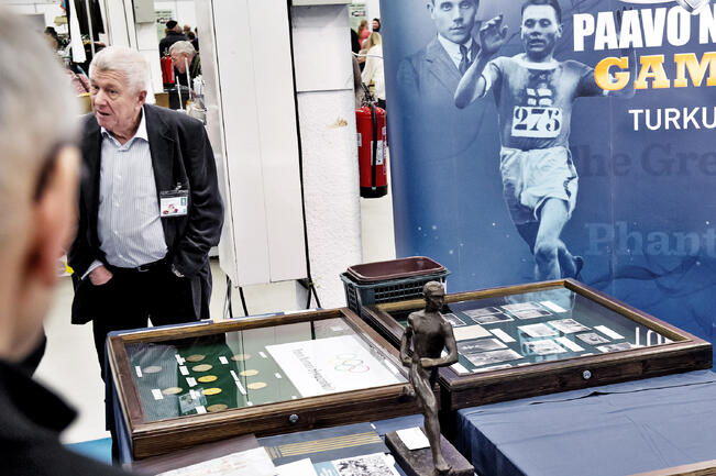 Paavo Nurmen olympiamitaleja oli esillä Antiikki- ja keräilymessuilla vuonna 2015.