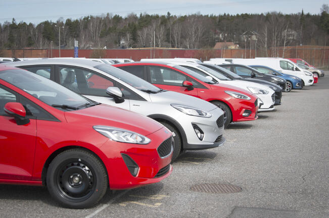 Satamalakon takia osa uusien autojen toimituksista on viivästynyt.