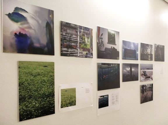 Jouni Tossavaisen ottamia kirjailijakuvia ja uusia valokuvarunoja kokoelmasta Museorunot on esillä Kirjan talossa.