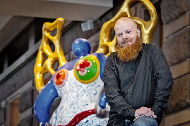 Heikki Kännö leikki Kädet-romaanissa vanhahtavalla kirjoitustyylillä. – Halusin, että kirja muistuttaisi tyyliltään 1900-luvun alun eurooppalaista kirjallisuutta.