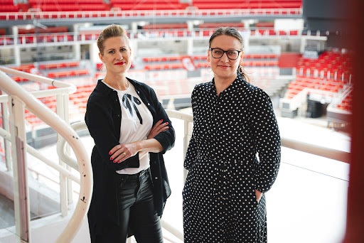 Maarit Hurme (vas.) ja Heidi Aho.