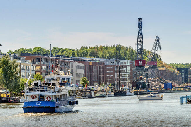 Väylällä tulee liikkua oikeaa reunaa pitkin.