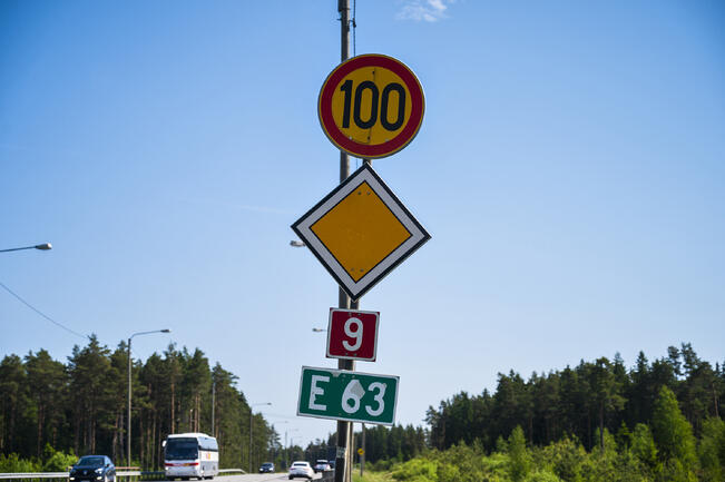 Nopeusrajoitus laskisi sadasta kilometristä tunnissa 80 kilometriin tunnissa noin 1 800 kilometrillä.