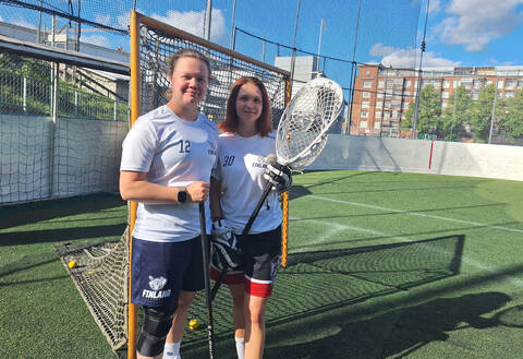 Turkulaiset Ida Peräkylä ja Inka Toivonen lähtevät field lacrossen EM-kisoihin Portugaliin. Kaikkiaan Suomen 22 pelaajan joukkueessa on kolme turkulaista.
