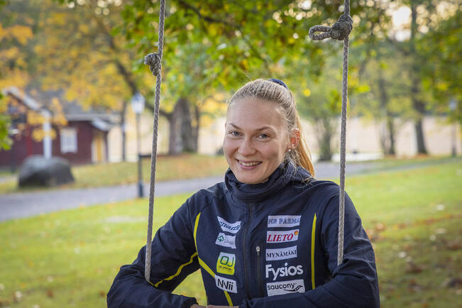 Maija Sianoja viihtyy metsässä sekä töissä että vapaa-ajalla vuoden ympäri.