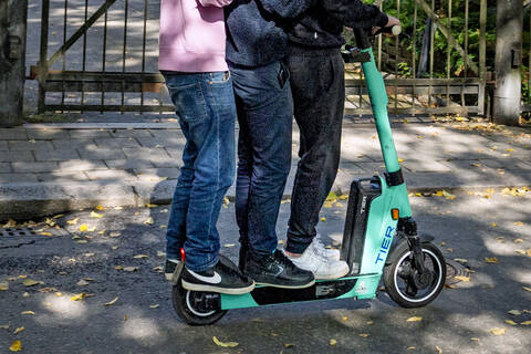 Poliisilla on oikeus kirjoittaa liikennevirhemaksu, jos laudalla matkustaa enemmän kuin yksi henkilö.