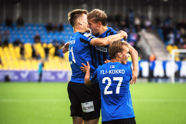 Inter juhli tärkeää voittoa runkosarjan viimeisessä kotiottelussaan.