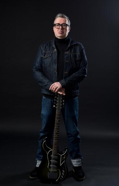 YLE:n musiikkitoimittajana tunnetuksi tullut Pekka Laine kokoonpanoineen on mukana risteilyllä.