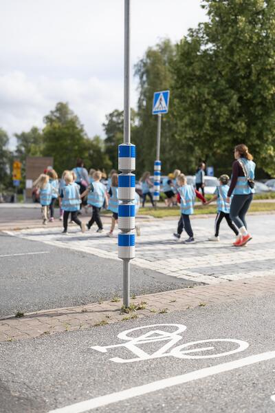 Välkky-suojatievaroittimia on lahjoitettu muun muassa Paimioon.