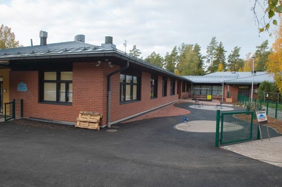 P&#228;iv&#228;koti rakentuu Rym&#228;ttyl&#228;n koulun tiloihin, joissa aiemmin on toiminut koulun luokkatiloja. Peruskorjaus alkoi helmikuussa ja tilojen luovutus kaupungin k&#228;ytt&#246;&#246;n tapahtuu lokakuun aikana.  