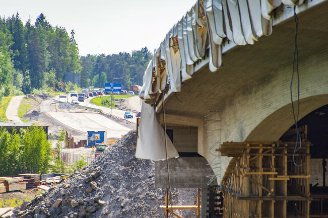 Hessundinsalmen silta avataan liikenteelle. Kuva on toukokuulta.