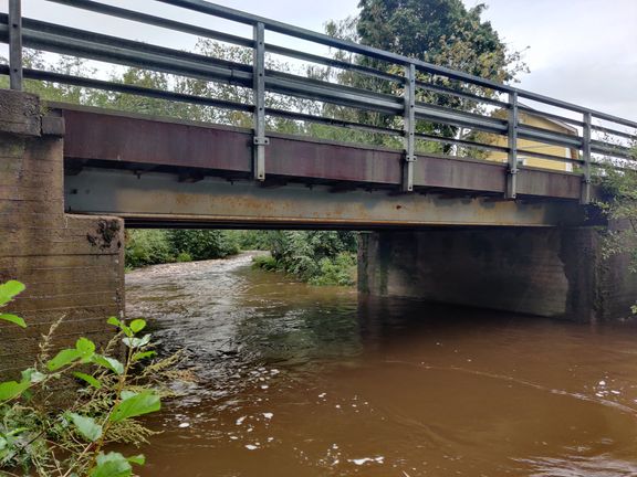 Nihdin sillalla Myn&#228;m&#228;ell&#228; on uusittu ter&#228;spalkit ja puukansi.