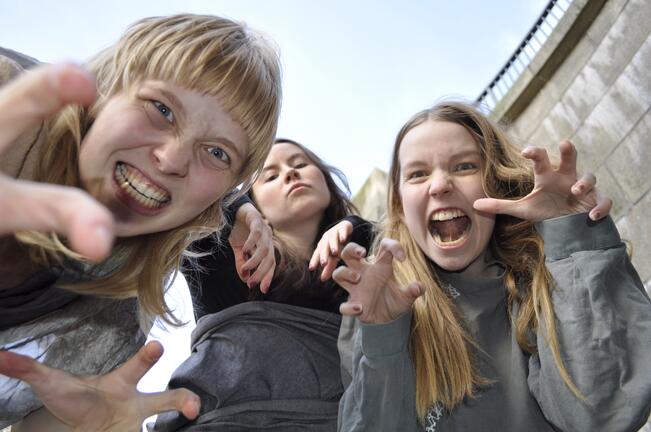 Karoliina Knaapinen (vas.), Jenni Peltomaa ja Veera Jokela.