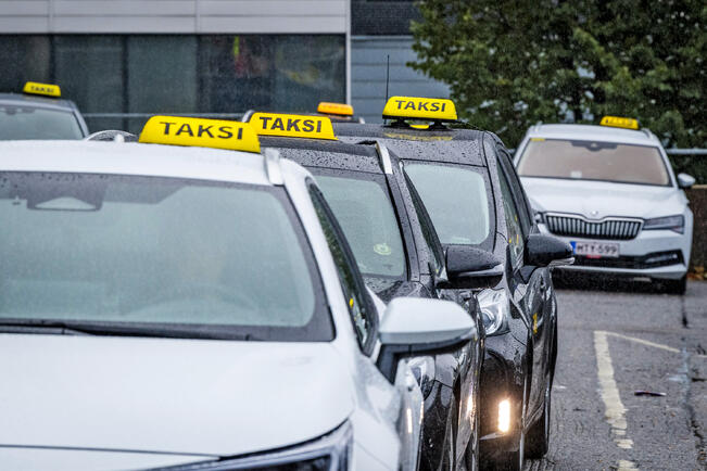 Vuodesta 2018 vuoteen 2024 taksimatkojen keskimääräiset hinnat ovat laskeneet Varsinais-Suomessa seitsemän prosenttia.