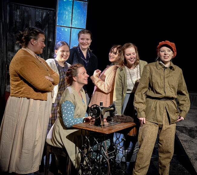  Jo-Jo Teatterin Veriruusut vie sisällissodan tunnelmiin. 