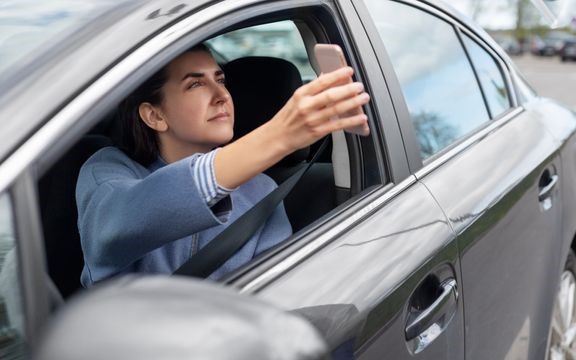 Vuoden 2025 alusta tulostetun vihreän kortin rinnalla kelpaa myös sähköisesti esitetty dokumentti.  
