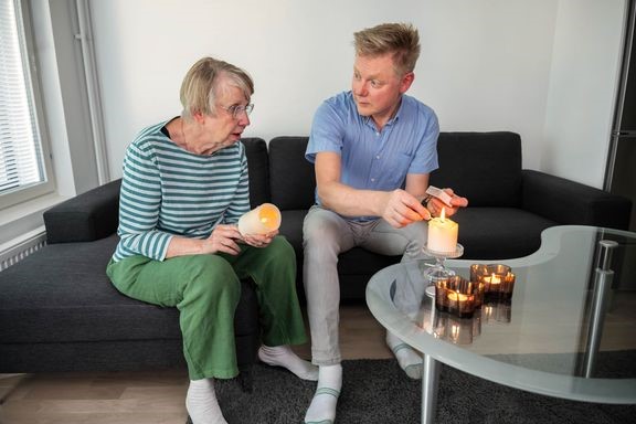 Yksi tapa parantaa turvallisuutta on tehd&#228; niin kutsuttu turvallisuusk&#228;vely omassa kodissa tai ik&#228;&#228;ntyneen l&#228;heisen kanssa h&#228;nen kotonaan. 