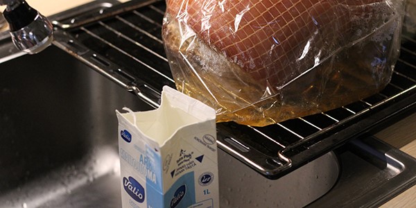 &#196;l&#228; kaada kinkun paistorasvaa viem&#228;riin.