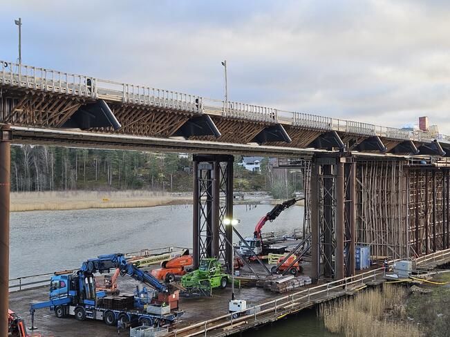 Aputuki kuvattuna Saaristotien puolelta.