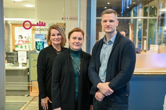 Naantalin kaupungilla ty&#246;llisyyspalveluiden parissa tekee t&#246;it&#228; kolmen hengen tiimi: Auli J&#228;rvinen (vas.), Sari R&#229;man ja Jani V&#228;lim&#228;ki.