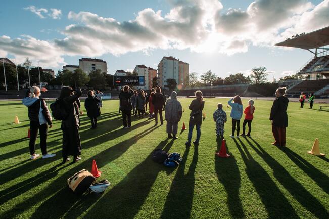 Osanottajia New Performance Turku Festivaalilla vuonna 2021. 
