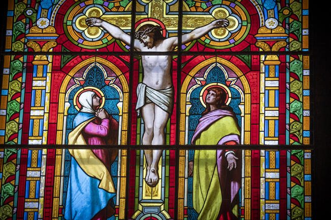 Tuomiokirkossa tutkitaan paastonaikana Jeesuksen olemusta eri näkökulmista.