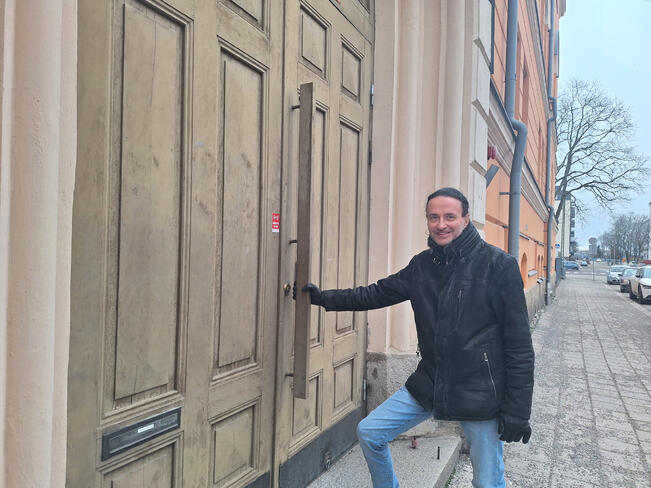 Sirkkalan kasarmin entisillä tiloilla on ollut suuri vaikutus Tomi Norhan uraan kirjailijana.