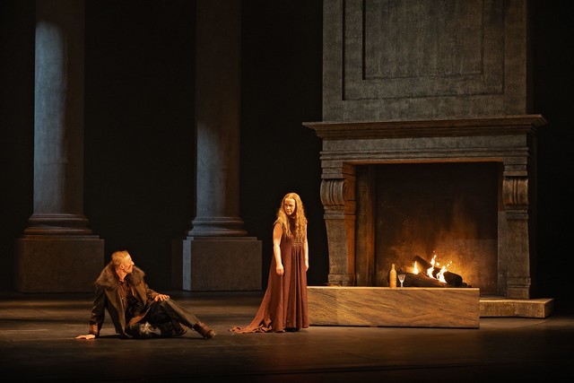 Macbeth-n&#228;ytelm&#228;&#228; esitet&#228;&#228;n kaupiunginteatterissa kev&#228;&#228;n ajan. 
