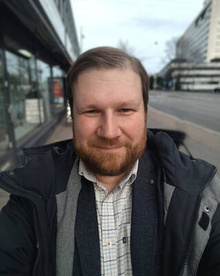 Kalervo Tuomi on tyytyväinen, että nimipäivän viettämisen perinne on säilynyt suvussa vahvana. 