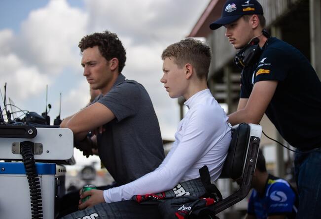 Ajovalmentaja Matheus Leist, Vilho Aatola ja Jiri Nummelin. 