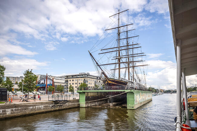 Sigyn halutaan nostaa kuivalle maalle niin, että sen ympärille rakennetaan suojaava rakennus. 