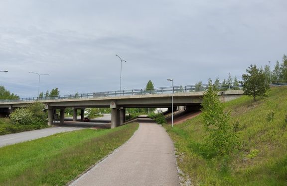 Poikluoman eteläinen risteyssilta Kaarinassa. 