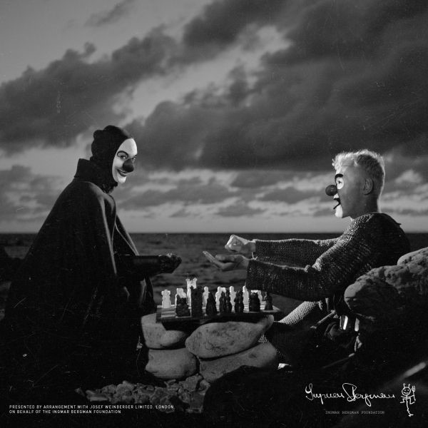 Seitsemäs sinetti vierailee 123 Schtunkin esittämänä Åbo Svenska Teatterissa. 