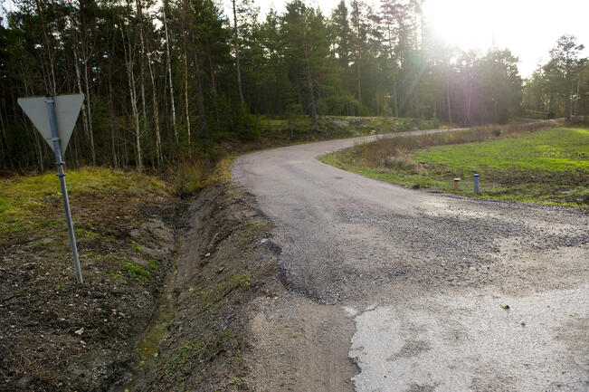Yksityisteitä pitkin kulkee vuosittain merkittävä määrä henkilöliikennettä ja elinkeinoelämän kuljetuksia.