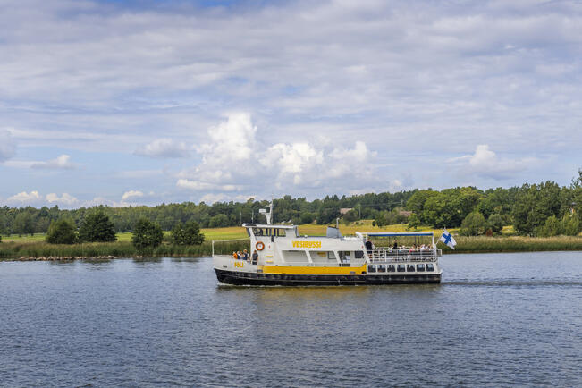 Vesibussit liikennöivät Aurajoesta Ruissaloon ja Hirvensaloon.