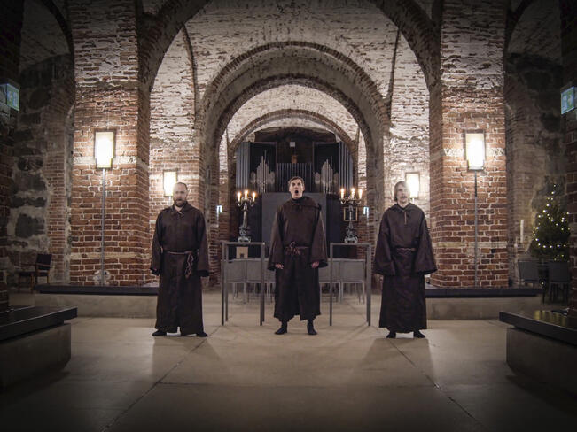 Munx Gregorianan laulajat ovat monipuolisia laulamisen ammattilaisia, jotka ovat esiintyneet useissa suomalaiskuoroissa. Kuvassa Joonas Pajari (vas.), Tuomas Tenkanen ja William Häggblom. 