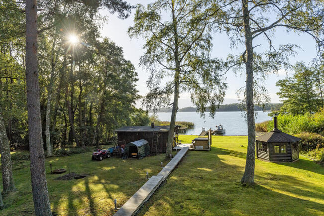 Lähes puolet mökkikaupoista tehdään kiivaimpina kuukausina kesä–elokuun aikana.