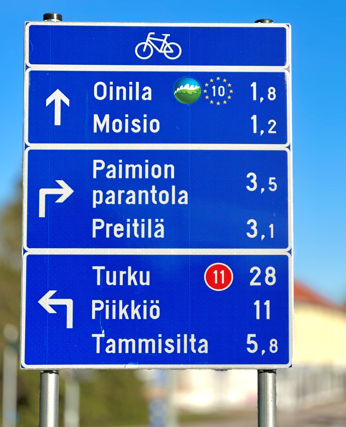 Tammireitteihin kuuluu t&#228;ll&#228; hetkell&#228; yhteens&#228; noin 500 kilometri&#228; py&#246;r&#228;ily-, patikointi- ja melontareittej&#228;.
