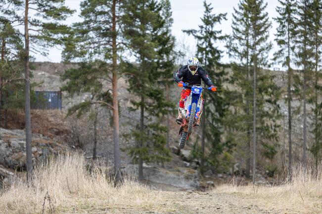 Turun Moottorikerho järjestää kansallisen enduromoottoripyöräkilpailun Raision moottorirata-alueella.